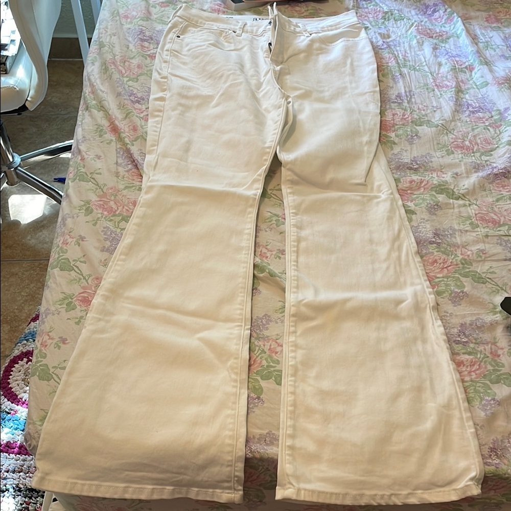 a.n.a Women's Off-White Flare Jeans